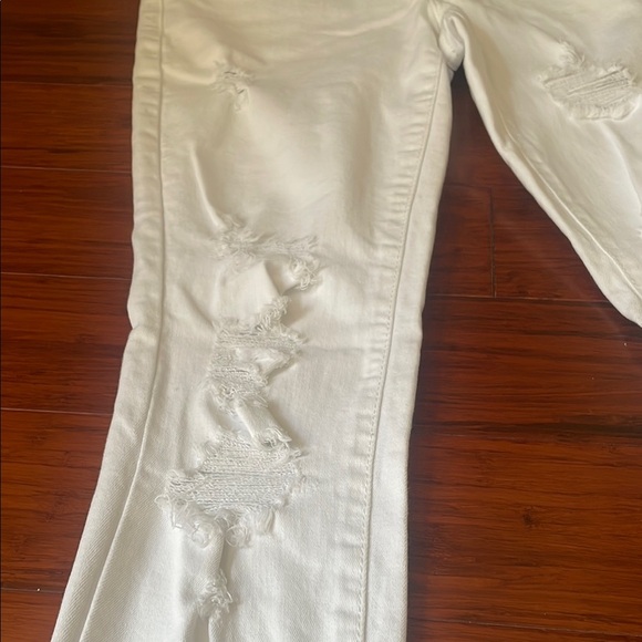 Old Navy White Ankle Cropped Jeans Distressed - Picture 2 of 8